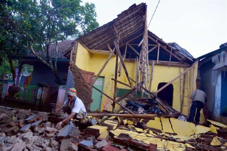 Terremoto a Giava, si temono decine di vittime