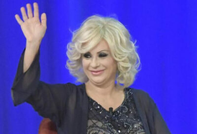 Uomini e donne, anticipazioni trono over: Tina riceve un bacio, Gemma in lacrime