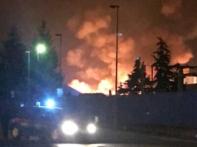 In fiamme deposito di rifiuti a Cairo Montenotte: avanzata l'ipotesi di incendio doloso