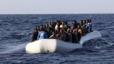 Migranti: Affonda gommone almeno 50 morti e 100 dispersi