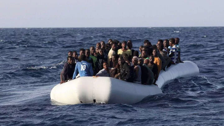 Migranti: Affonda gommone almeno 50 morti e 100 dispersi