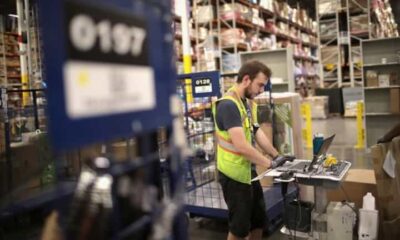 Amazon: brevettato un braccialetto elettronico per monitorare i dipendenti
