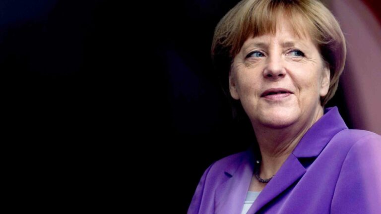 Germania: Spd dice sì al governo con la Merkel