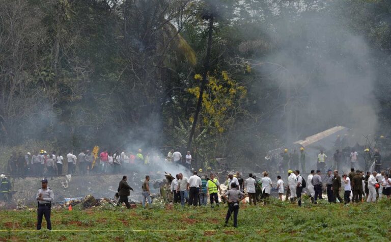 Cuba, aereo si schianta dopo il decollo: oltre 100 morti e solo tre i superstiti