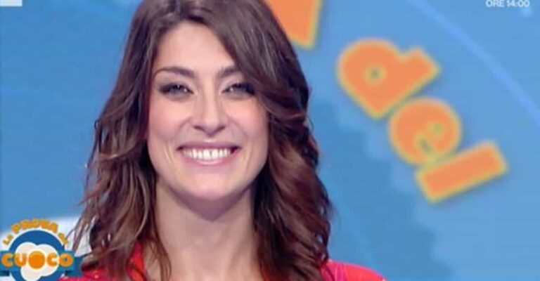 Elisa Isoardi rompe il silenzio dopo le critiche ricevute per la pubblicazione della foto con Salvini!