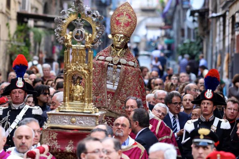 San Gennaro 2018: a Napoli iniziano i riti solenni e l'attesa per il miracolo!