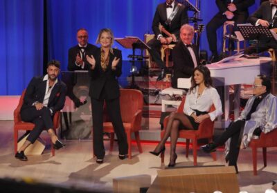 Il ballo romantico tra Fabrizio Corona e Belen Rodriguez al Maurizio Costanzo Show