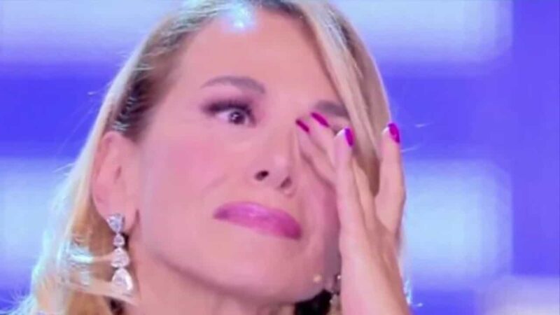 Domenica Live: Barbara d’Urso si commuove mentre intervista Marco Carta