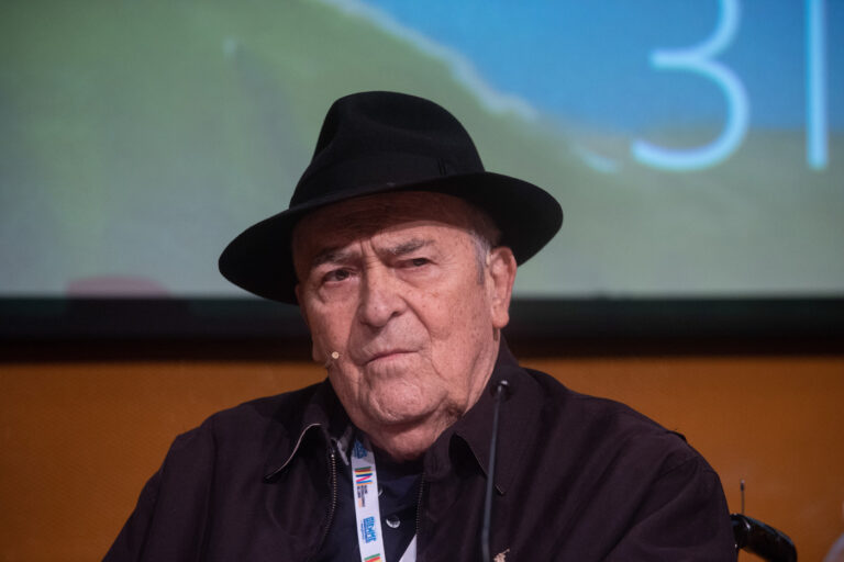 Bernardo Bertolucci è morto: il ricordo di chi lo ha conosciuto ed il cambio di palinsesto per rendergli omaggio