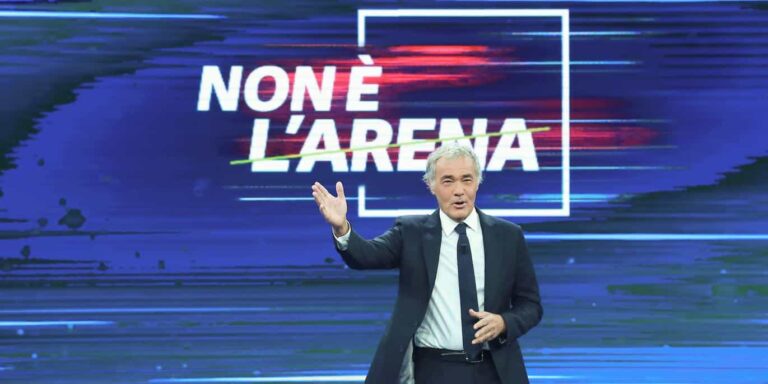 Non è l'Arena anticipazioni di oggi domenica 8 dicembre 2019. Ospiti Vespa, Sgarbi e Cecchi Paone