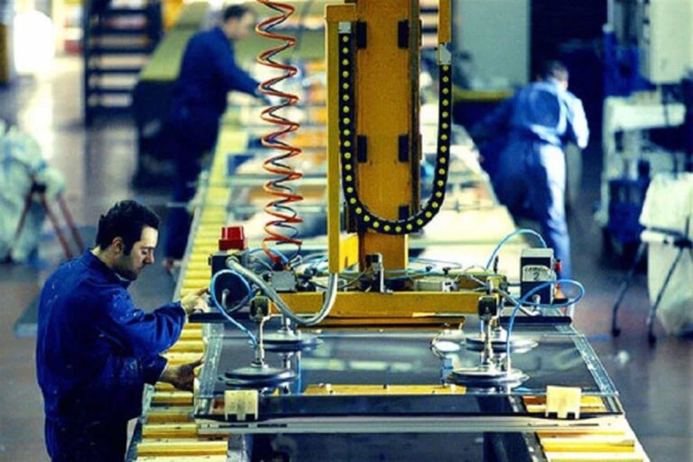 Industria, a novembre crollo del 2,6% della produzione rispetto allo stesso mese del 2017