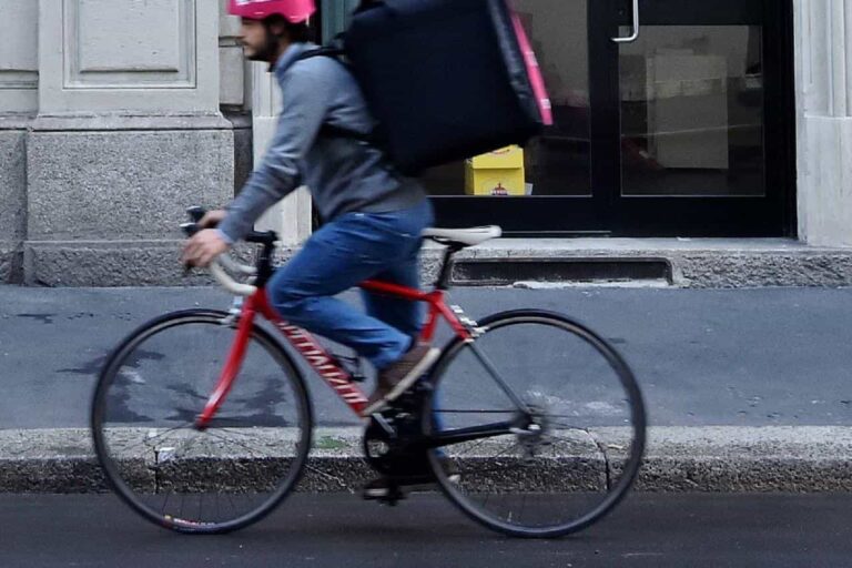 Lavoro, ministero assicura che norma contratto rider è pronta!