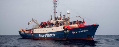 Migranti, De Magistris pronto ad accogliere Sea Watch. E' scontro con Salvini i porti sono chiusi