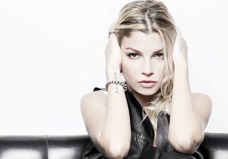 Emma Marrone conquista il pubblico con un look total black a C'è posta per te!