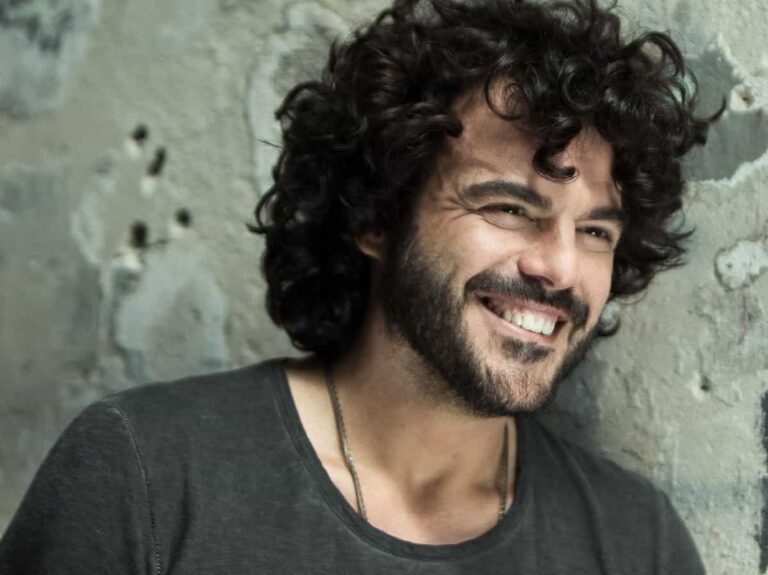 Francesco Renga a Sanremo 2019 con il brano Aspetto che torni!