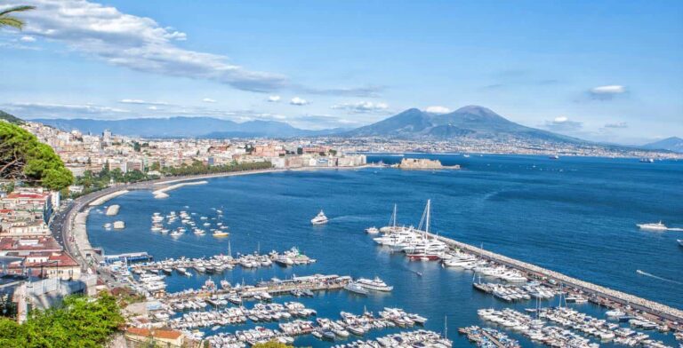 A Napoli Giovedì Santo oggi 6 aprile 2023 con i senza casa e la Zuppa di Cozze Solidale!