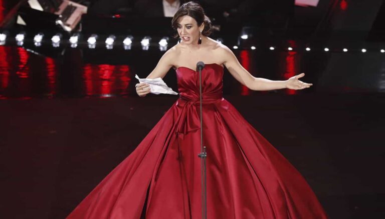 Sanremo 2019, i look di Virginia Raffaele al festival!