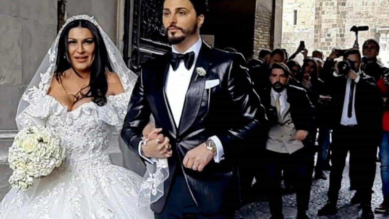 Napoli, matrimonio star neomelodica Tony Colombo e la vedova del boss. Il sindaco furioso