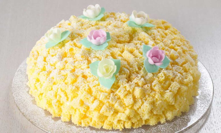 Torta Mimosa: la ricetta e gli ingredienti del dolce per la Festa della donna 2019!