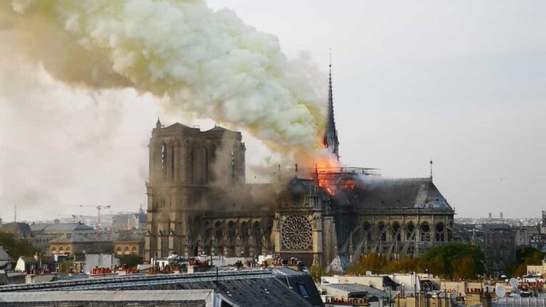 Notre-Dame: al via raccolta fondi per ricostruire la cattedrale