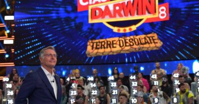 Ciao Darwin 8, torna in onda domani 3 maggio 2019 dopo l’incidente. Sfida Juve contro tutti