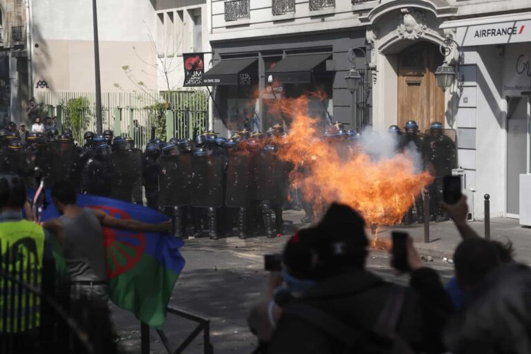 Parigi, corteo 1 maggio 2019: scontro tra gilet gialli e polizia!