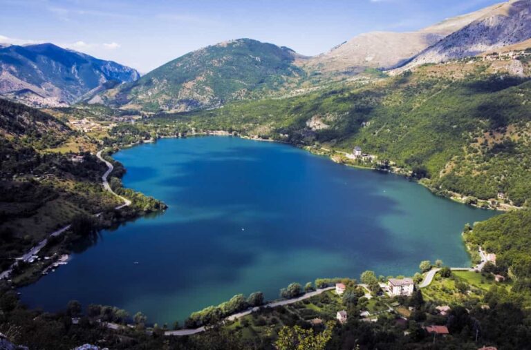 Linea Verde Estate: anticipazioni oggi domenica 30 giugno 2019. Tappa a Perugia ed al lago di Scanno