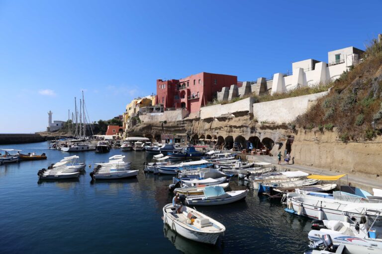 Linea Blu anticipazioni oggi sabato 26 ottobre 2019. Tappa a Ventotene