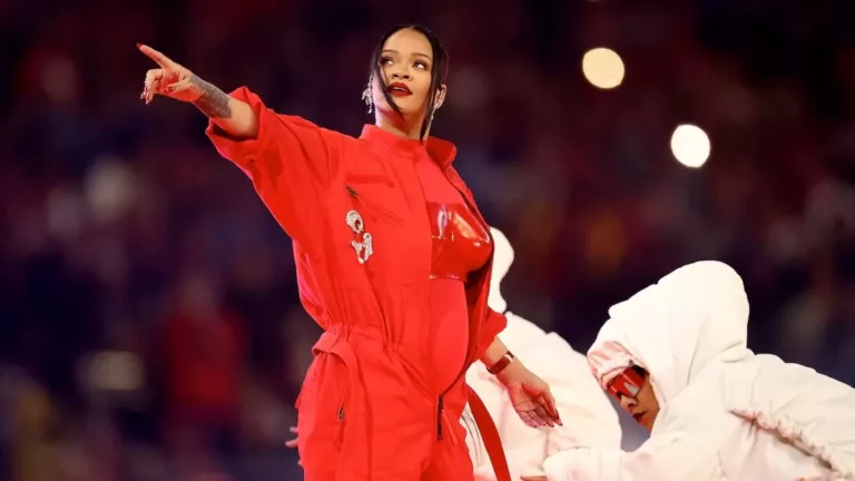 Rihanna annuncia a sorpresa la sua nuova gravidanza