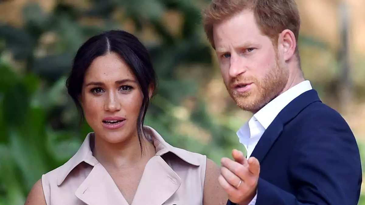 Harry e Meghan, incidente d’auto per sfuggire ai paparazzi. Ecco tutti i dettagli