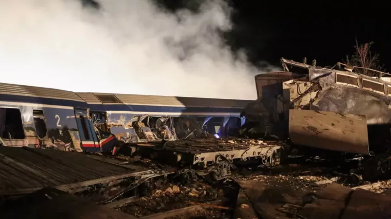 Scontro fra treni in Grecia, almeno 38 morti!