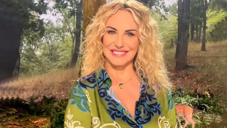Antonella Clerici si congeda dal pubblico con i saluti anche a Lorenzo Biagiarelli