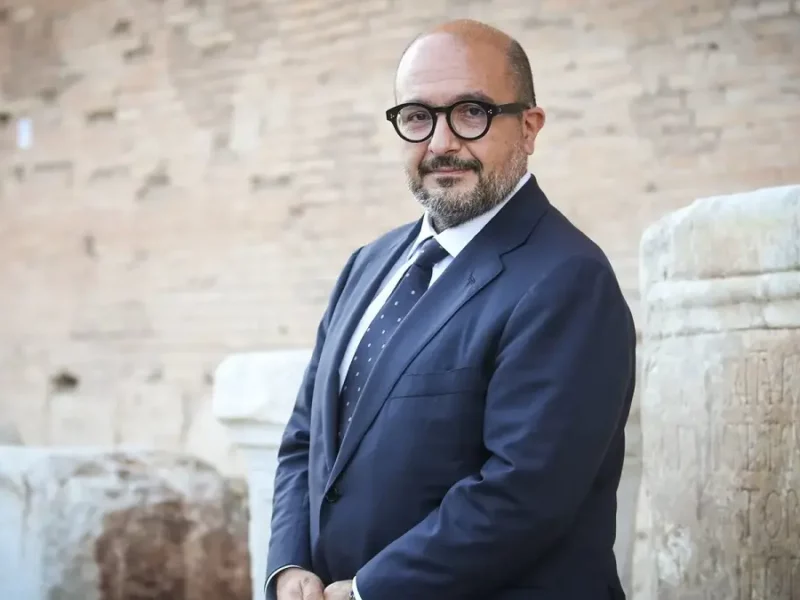 Sangiuliano usa privatamente la tv di Stato, PD e M5S insorgono
