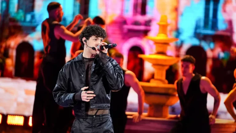 Serale di Amici - Canale 5 - Maria De Filippi