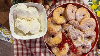 La ricetta delle frittelle di mele con gelato di Barbara De Nigris a È sempre mezzogiorno